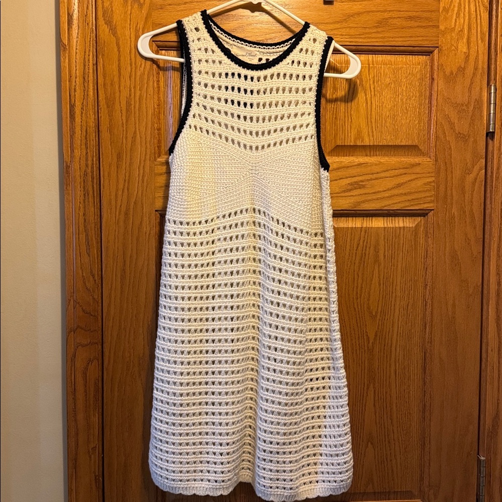Universal Thread Beige and Black Knit Top